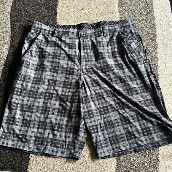 Lululemon Gray/black Men’s shorts size 38 - Picture 1 of 5